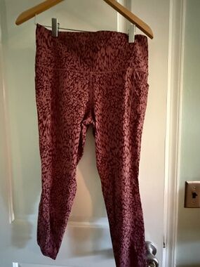 Athleta Salutation Stash 7/8 Leggings